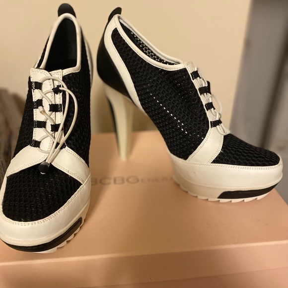 BCBGeneration Women's BG-Wizard Platform Pump size 9 1/2 - Picture 3 of 4
